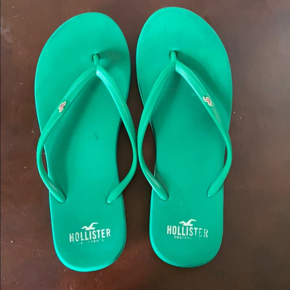 Hollister flip flops